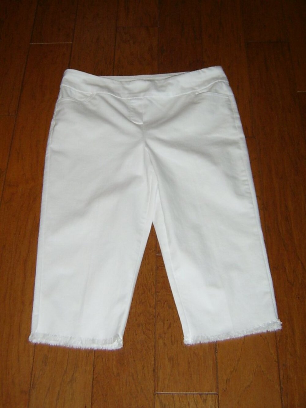 Alfred Dunner Pull On Petite White Cropped Pants, Size 14P